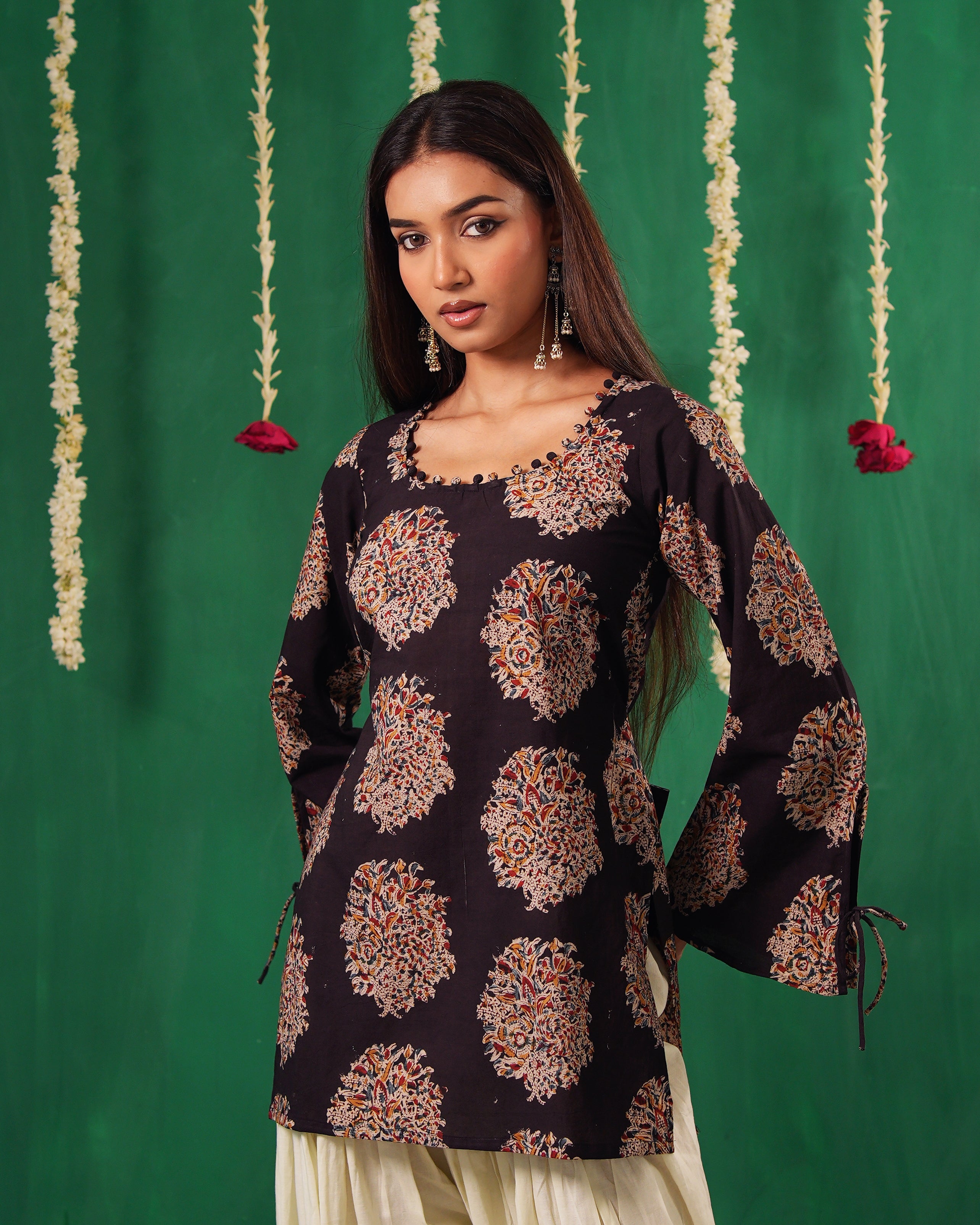 Kishmish Bell Sleeved Short Kurti