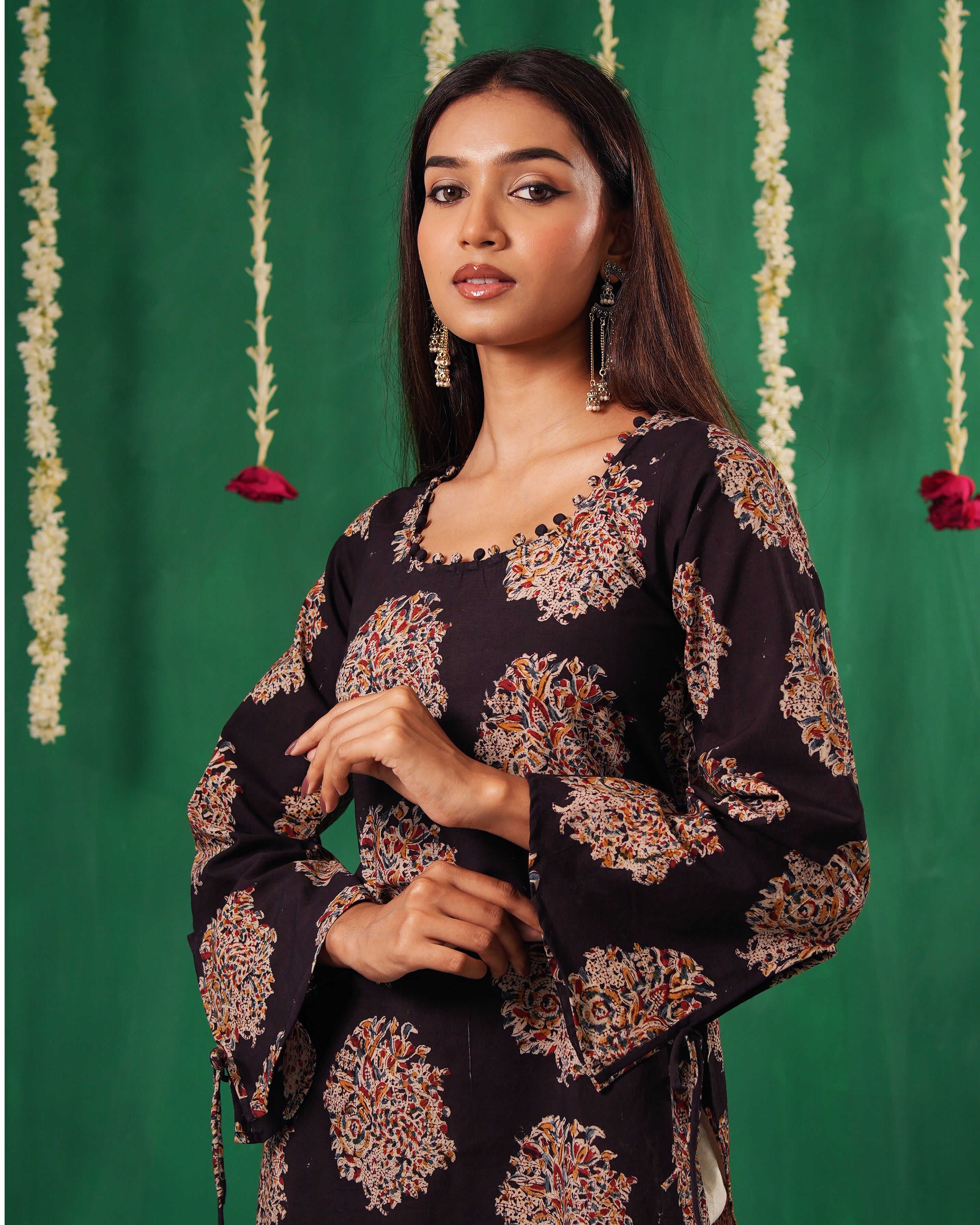 Kishmish Bell Sleeved Short Kurti